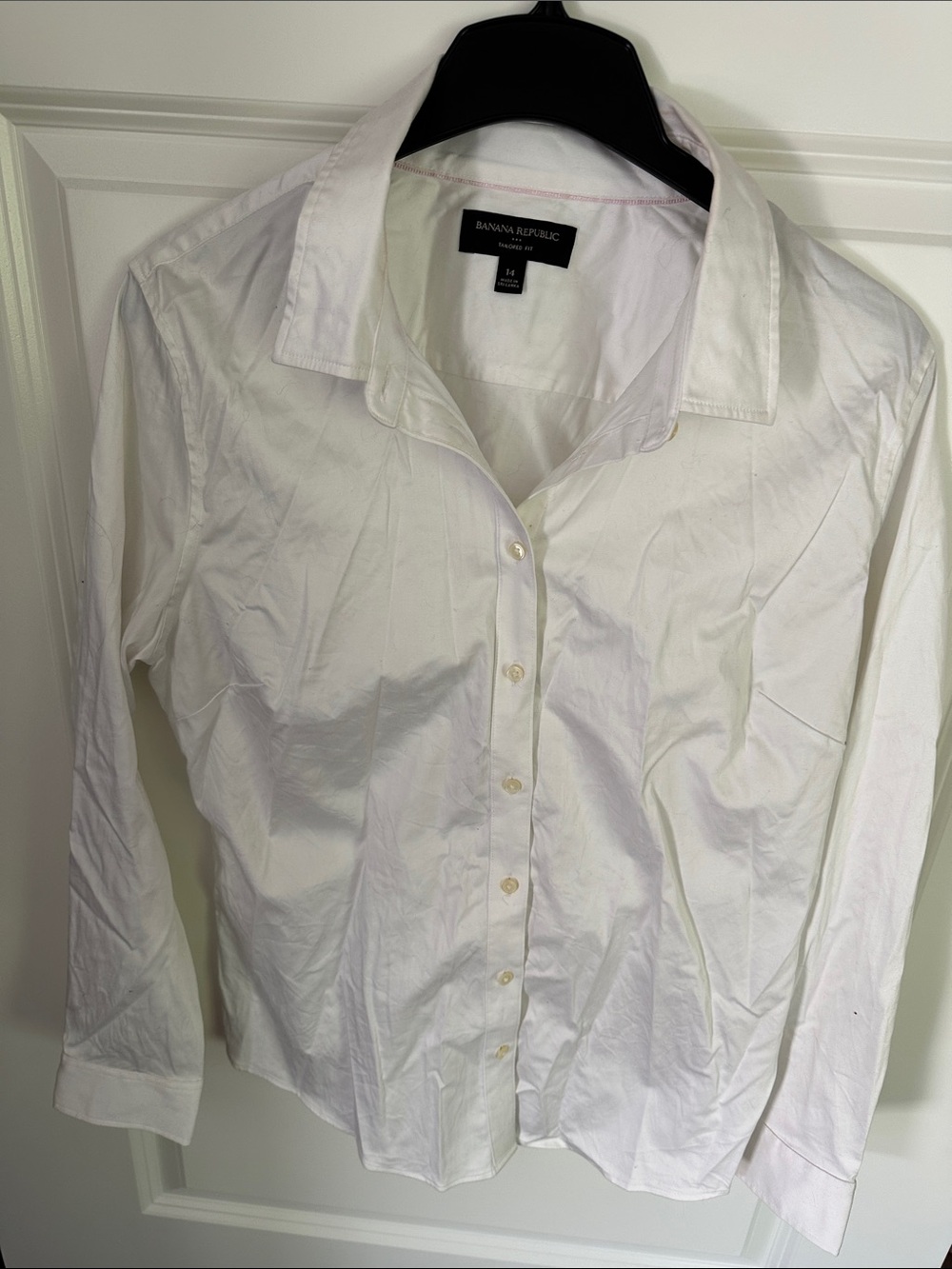 Banana Republic Women's White Long-Sleeve Button-Down Shirt